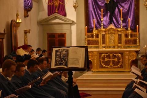 Le pupitre pour le chant des Leçons