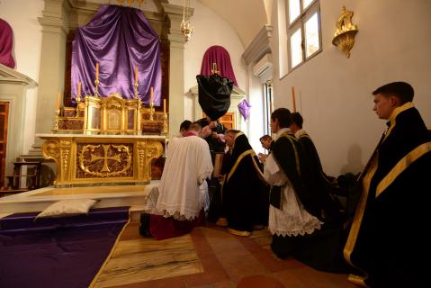 Dévoilement de la Sainte Croix