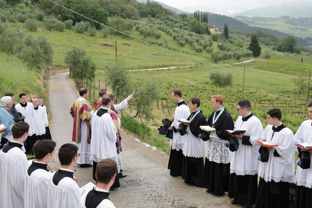 Procession dans la propriété