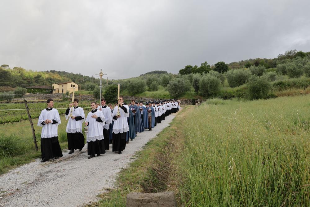 Procession dans la propriété