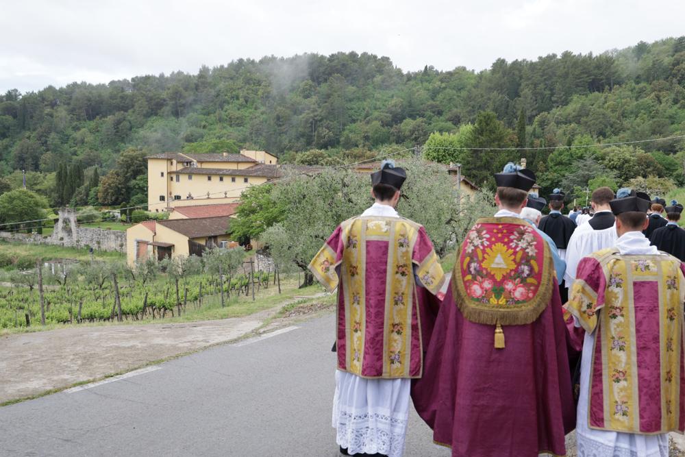 Procession dans la propriété