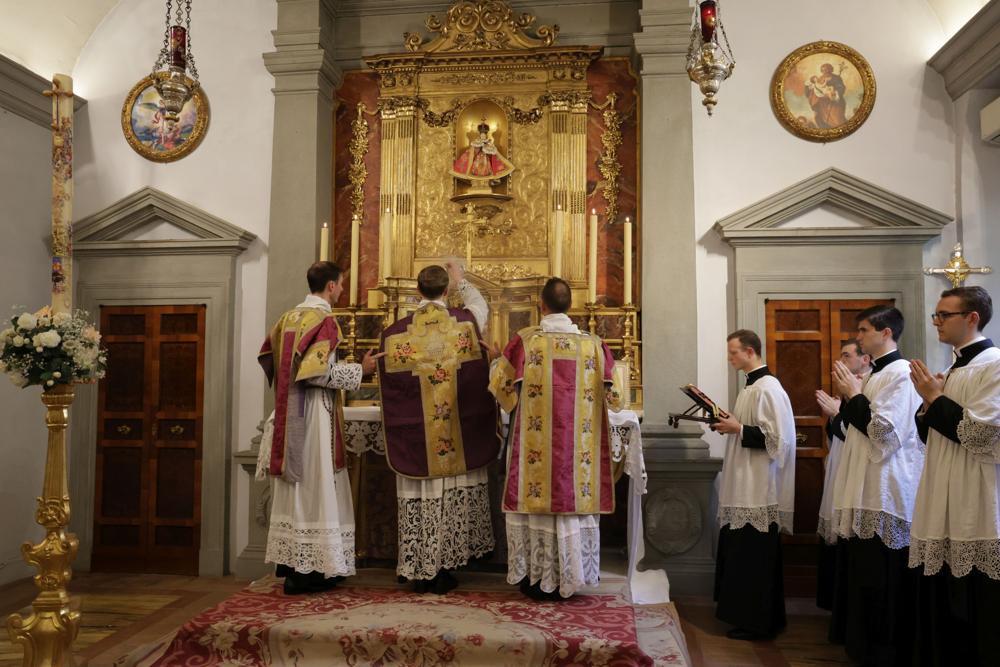Encensement de la croix