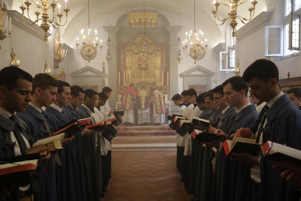 <i>Sanctus, Sanctus, Sanctus</i>