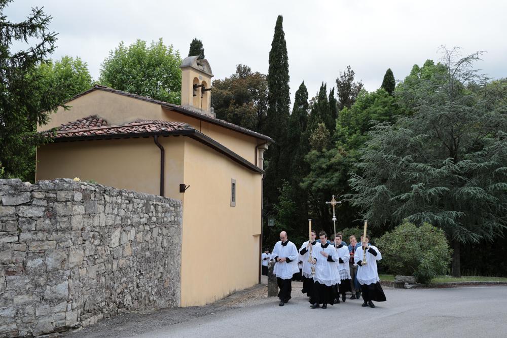 Procession dans la propriété