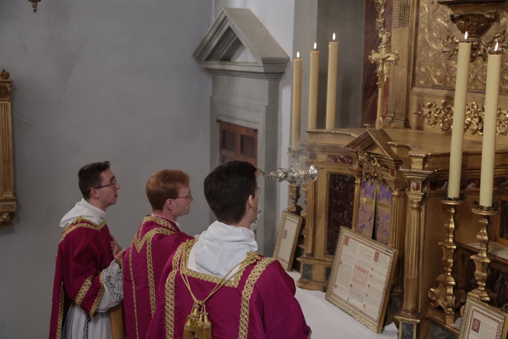 Encensement de la croix