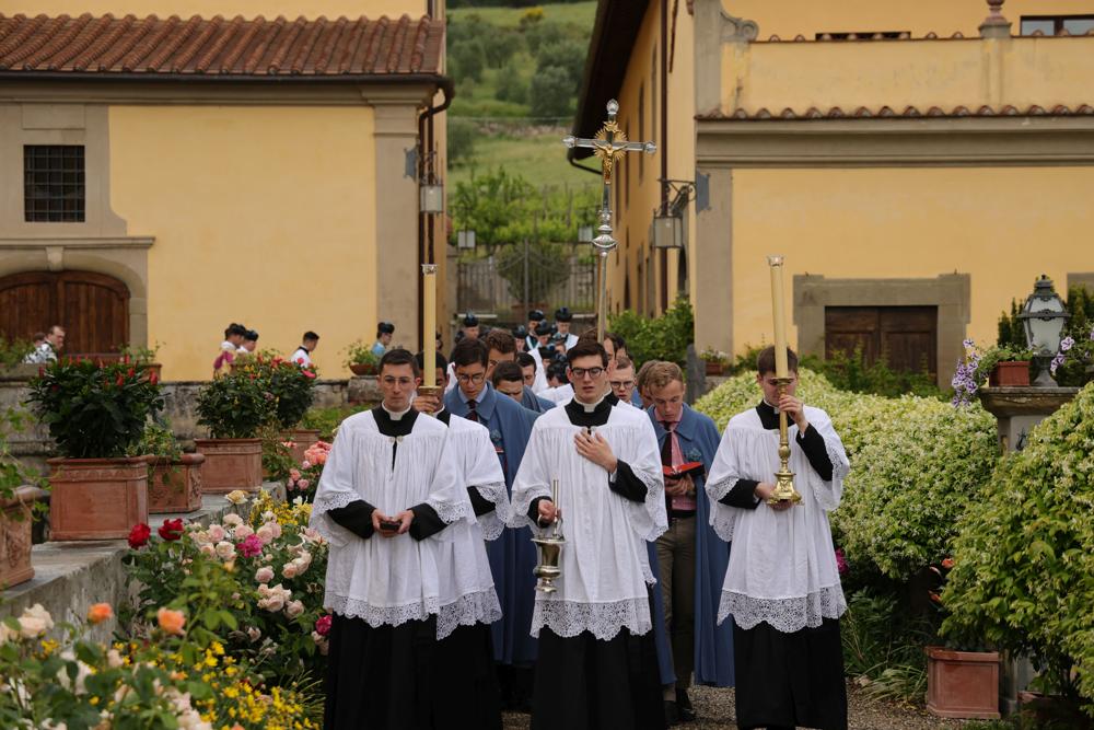 Procession dans la propriété