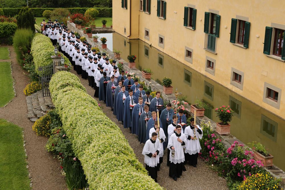 Procession dans la propriété