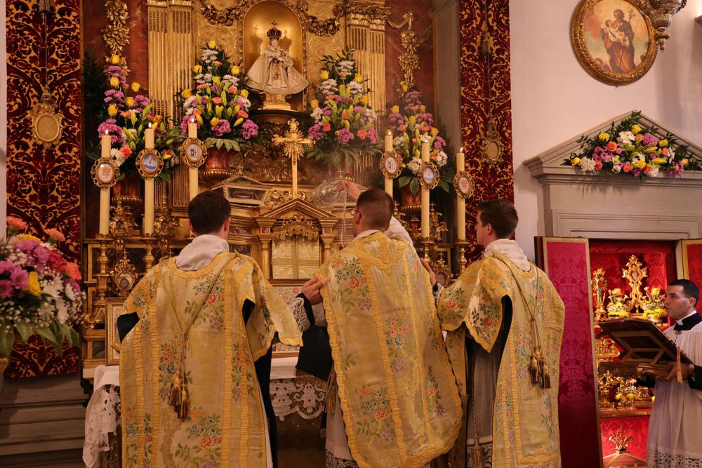 Encensement de la croix