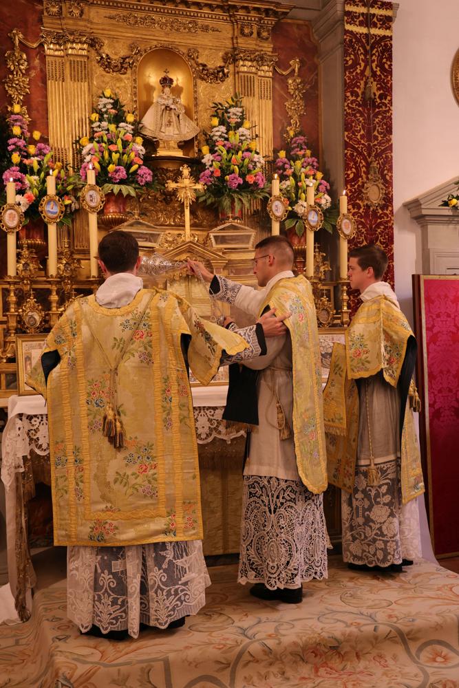 Encensement de l&rsquo;autel