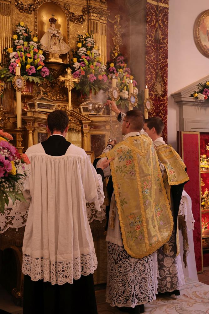 Encensement de la croix
