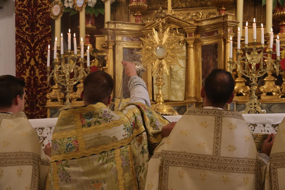 Encensement du Saint-Sacrement