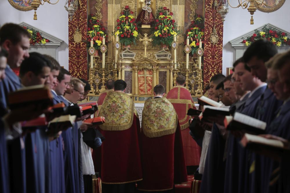 <i>Benedicamus Domino</i>