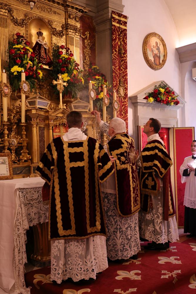 Encensement de la croix
