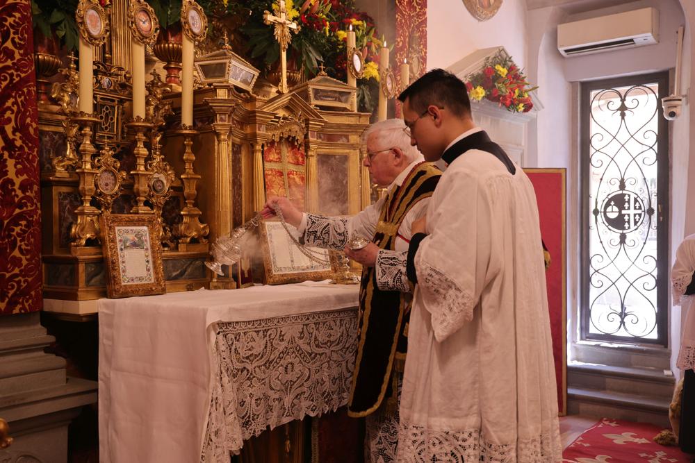Encensement de l&rsquo;autel