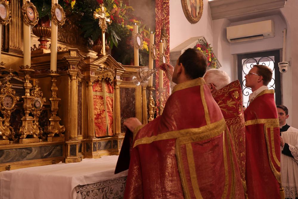 Encensement de la croix
