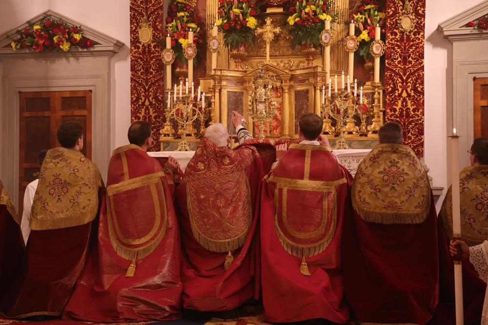Encensement du Saint-Sacrement