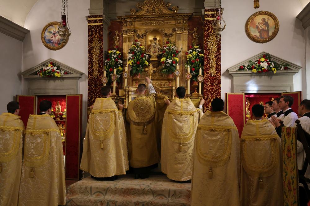 Encensement de la croix