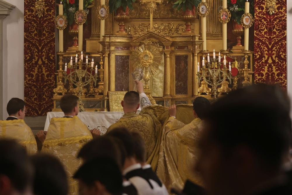 Encensement du Saint-Sacrement
