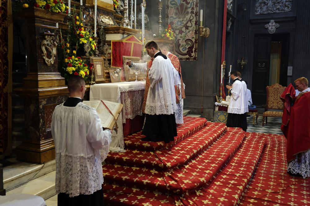 Encensement de l&rsquo;autel