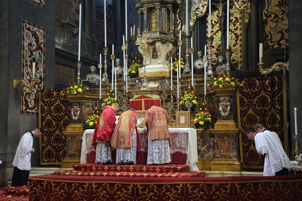 <i>Sanctus, Sanctus, Sanctus</i>