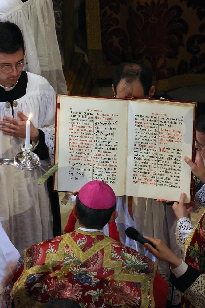 Intonation du <i>Gloria in excelsis Deo</i>