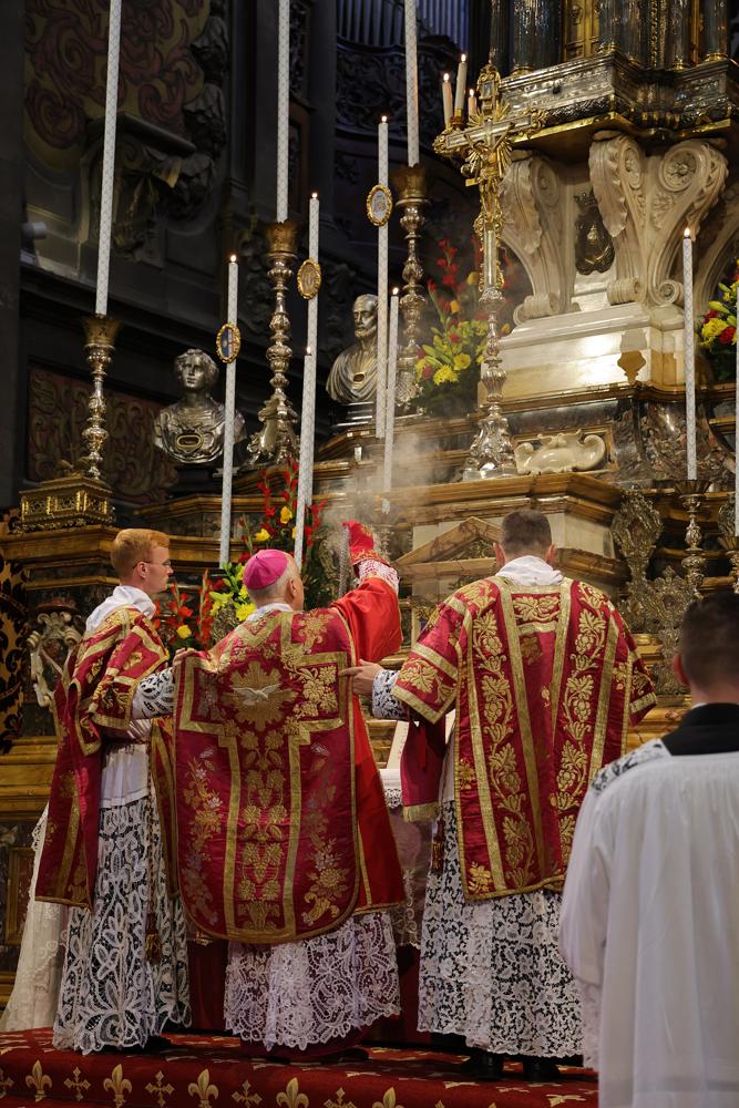 Encensement de la croix