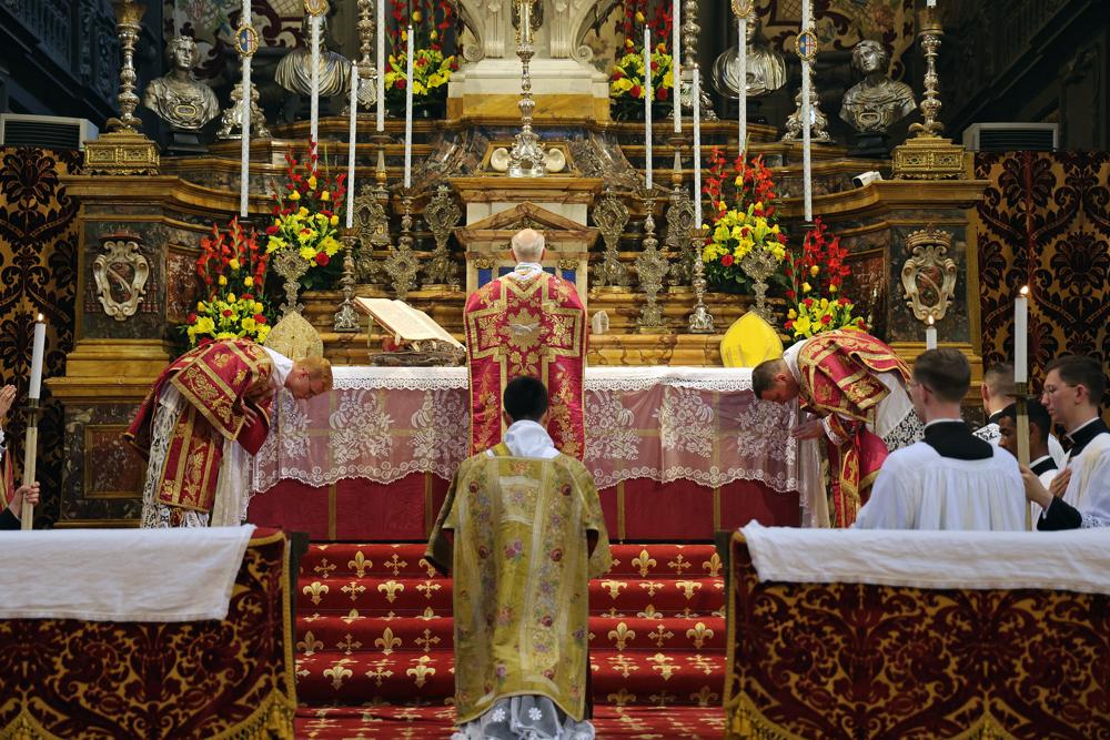 Chant du <i>Confiteor</i> par un des nouveaux diacres