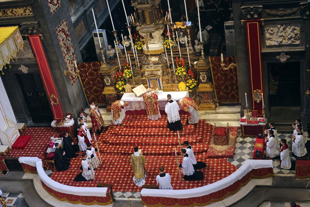 Chant du <i>Confiteor</i> par un des nouveaux diacres
