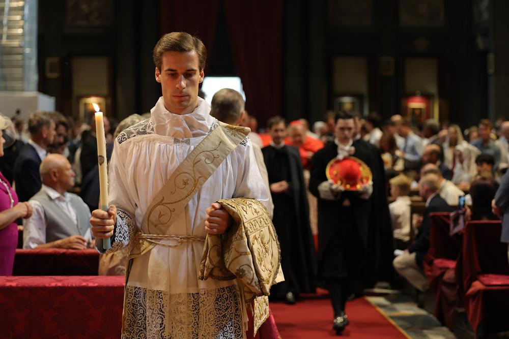 Entrée du Pontife