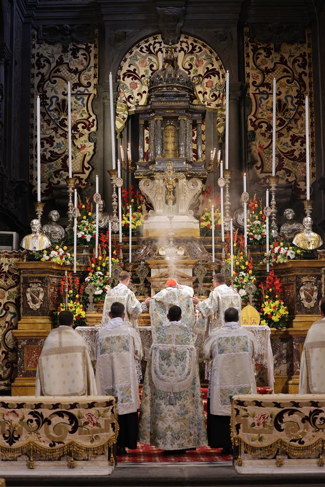 Encensement de la croix