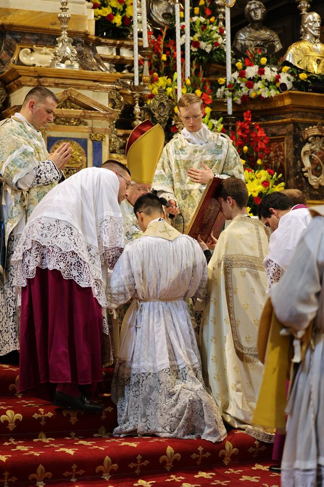 Imposition de l&rsquo;étole et de la chasuble