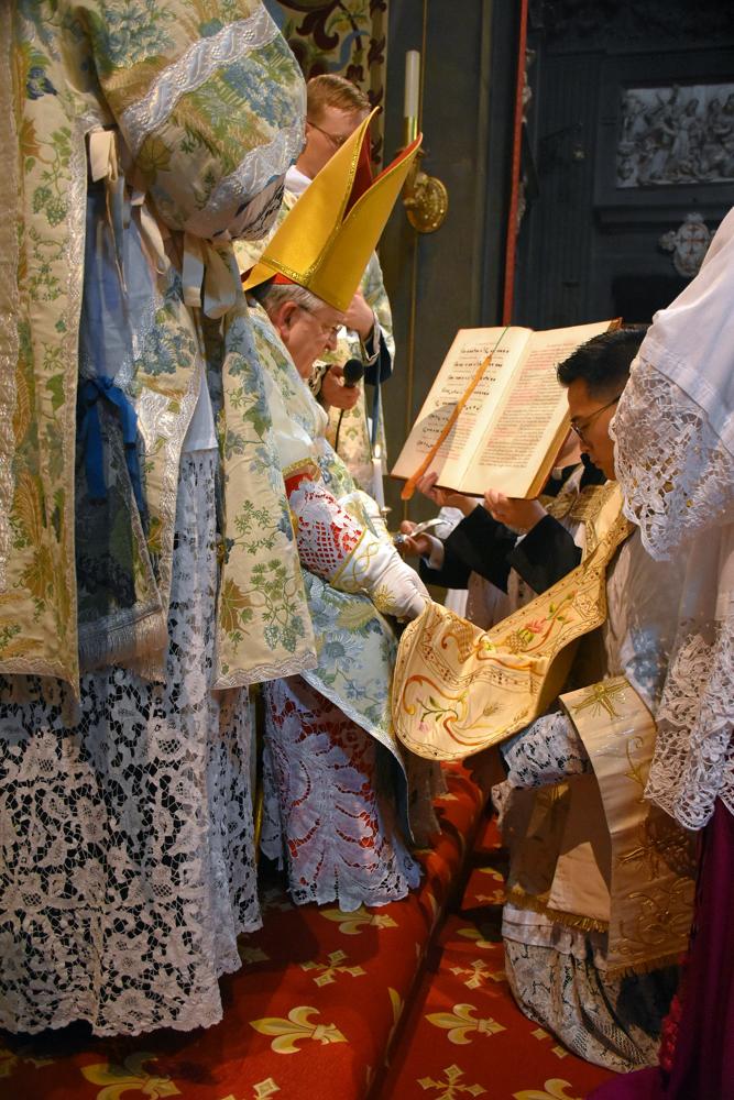 Imposition de l&rsquo;étole et de la chasuble