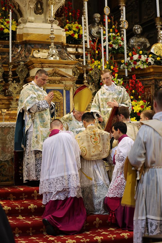 Imposition de l&rsquo;étole et de la chasuble