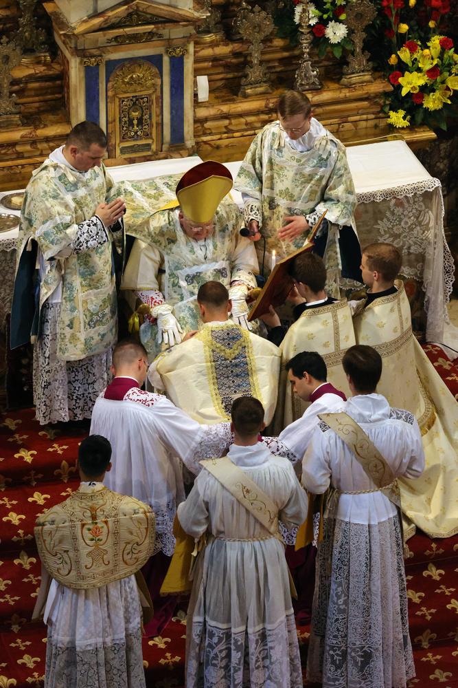 Imposition de l&rsquo;étole et de la chasuble