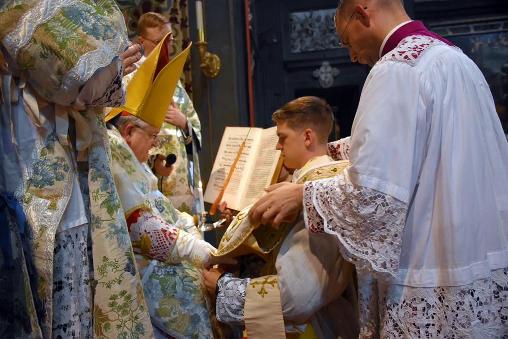 Imposition de l&rsquo;étole et de la chasuble