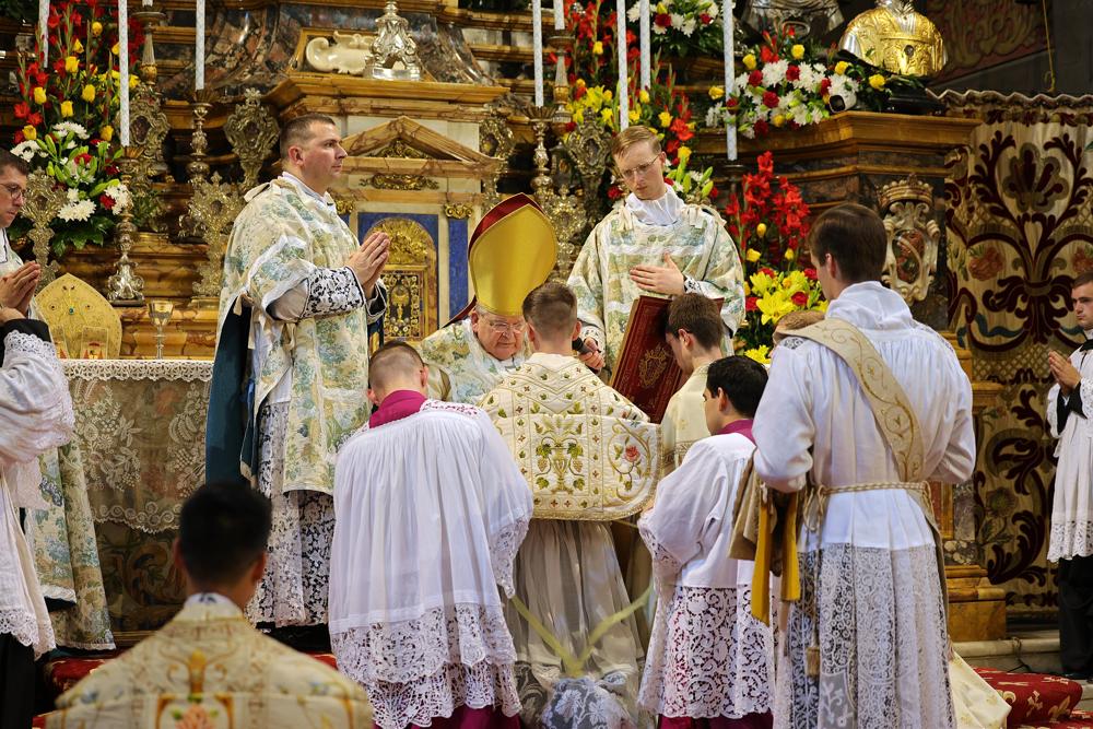 Imposition de l&rsquo;étole et de la chasuble