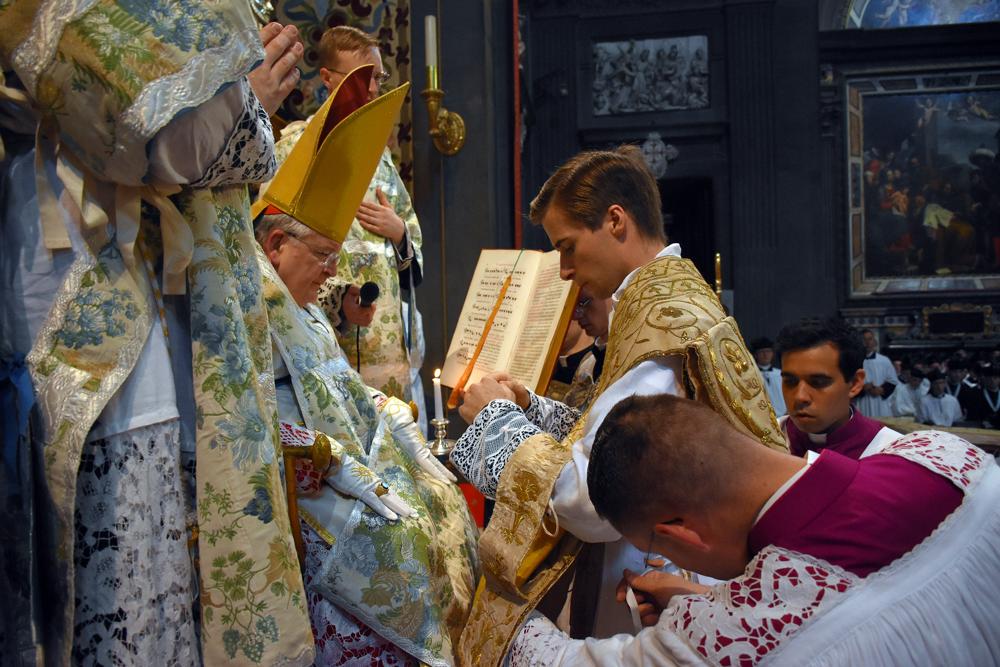 Imposition de l&rsquo;étole et de la chasuble
