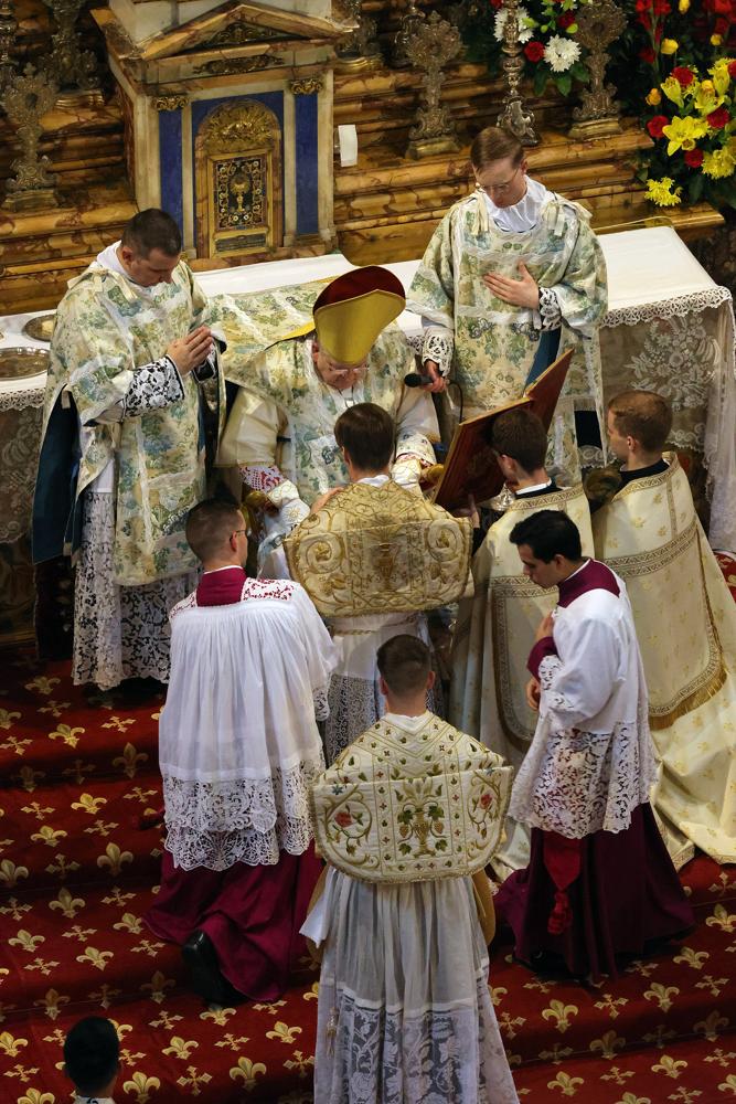 Imposition de l&rsquo;étole et de la chasuble