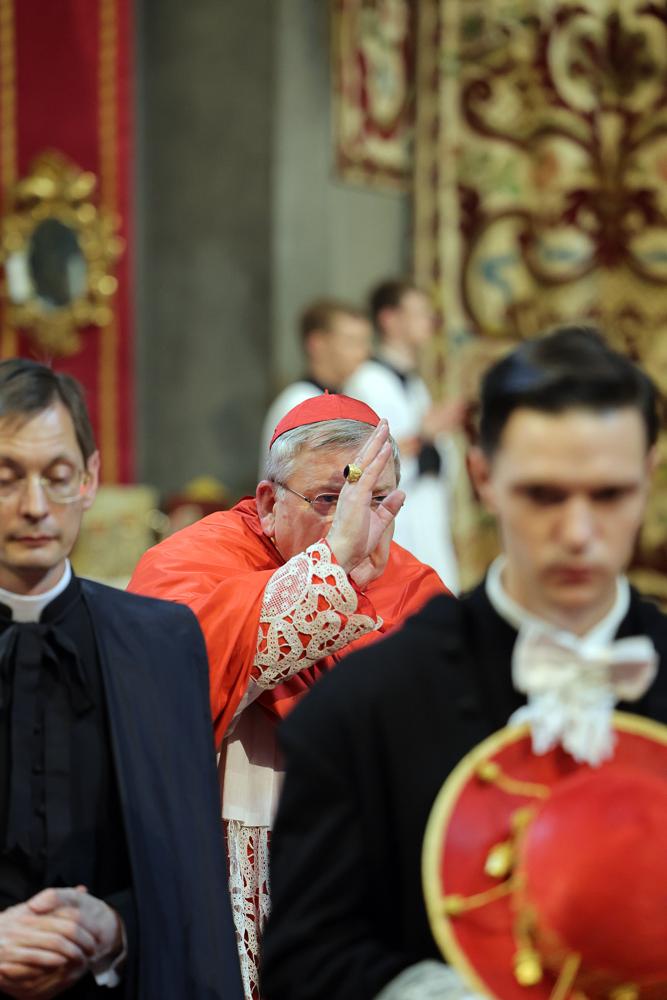 Sortie du Pontife