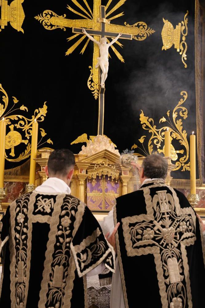Encensement de la croix