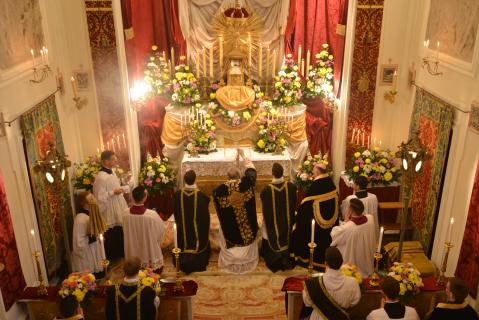 Encensement du Saint-Sacrement
