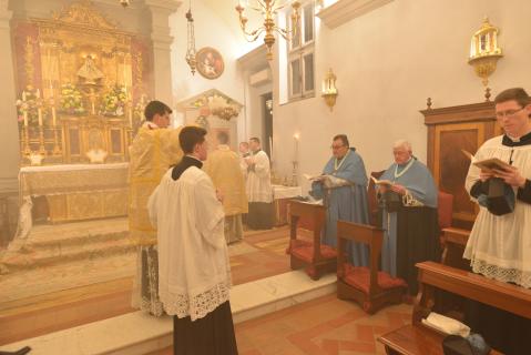 Encensement de Mgr le Prieur Général