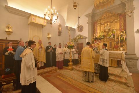 <i>Ite Missa est, alleluia, alleluia.</i>