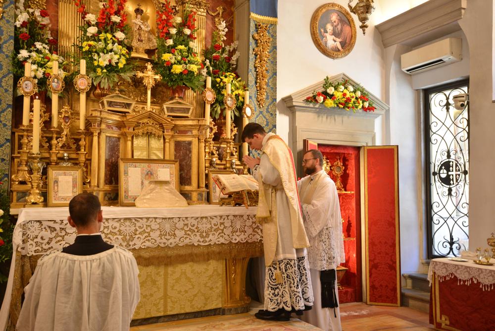 <i>Oremus</i>