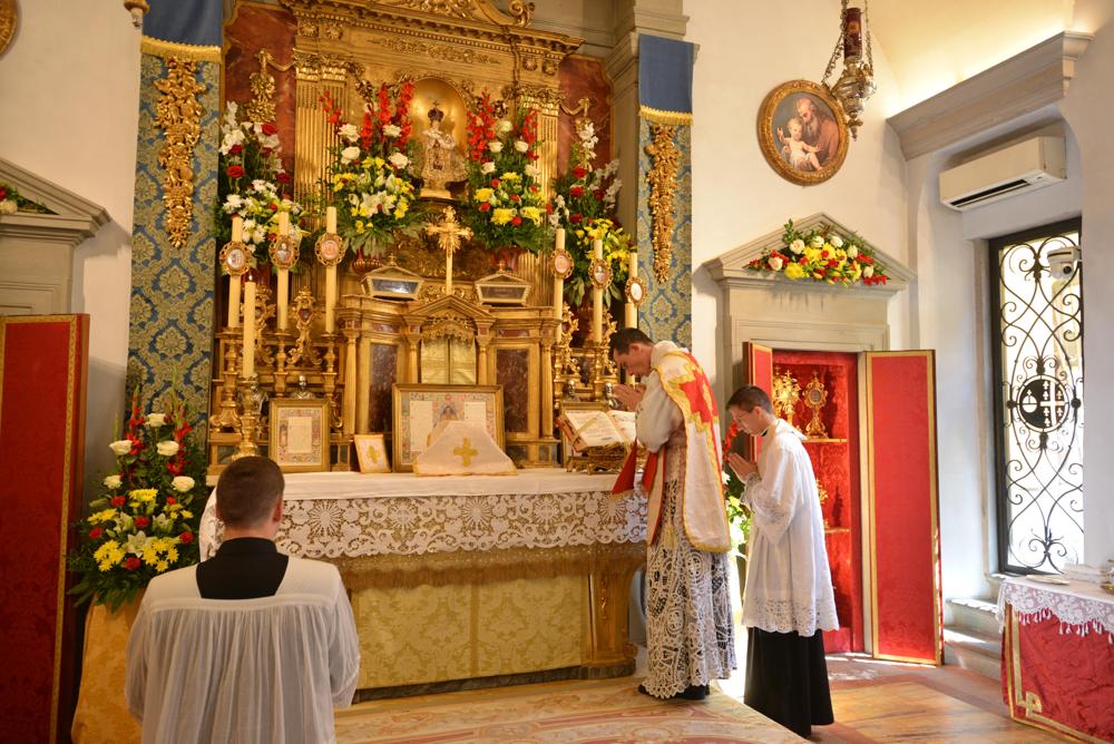 <i>Oremus</i>