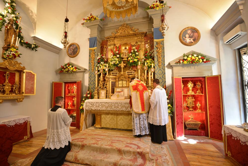 <i>Oremus</i>